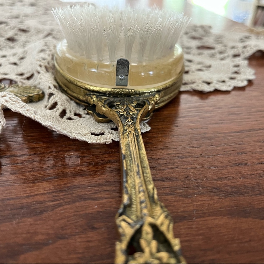 Vintage mirror, brush, comb set - Picture 8 of 16